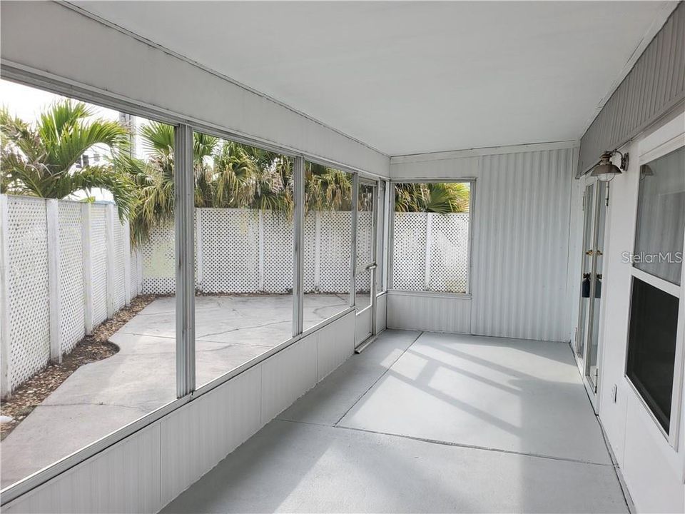 For Sale: $139,900 (2 beds, 2 baths, 2083 Square Feet)
