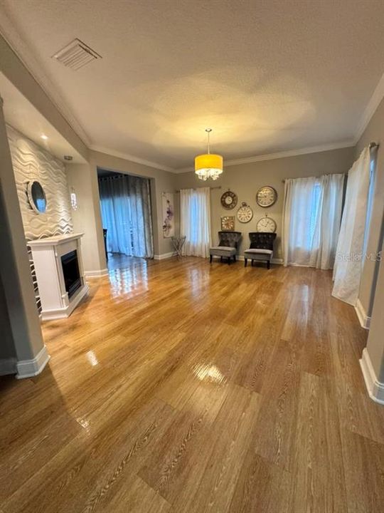 En Venta: $710,000 (4 camas, 3 baños, 2850 Pies cuadrados)