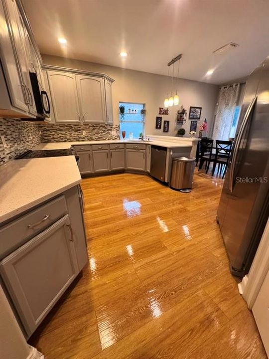 En Venta: $710,000 (4 camas, 3 baños, 2850 Pies cuadrados)