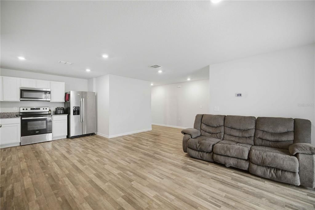 For Sale: $249,900 (3 beds, 2 baths, 1265 Square Feet)
