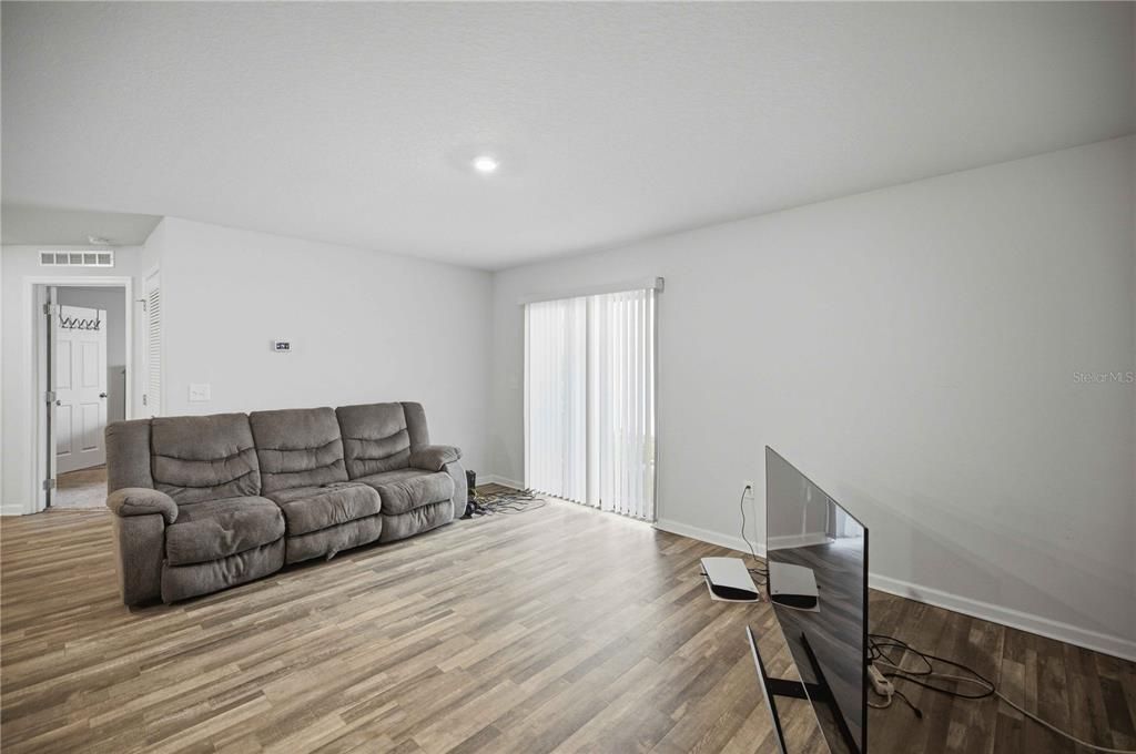 For Sale: $249,900 (3 beds, 2 baths, 1265 Square Feet)