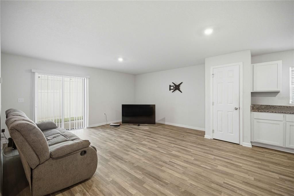 For Sale: $249,900 (3 beds, 2 baths, 1265 Square Feet)