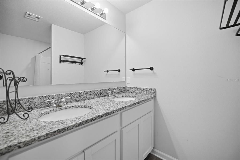 For Sale: $249,900 (3 beds, 2 baths, 1265 Square Feet)