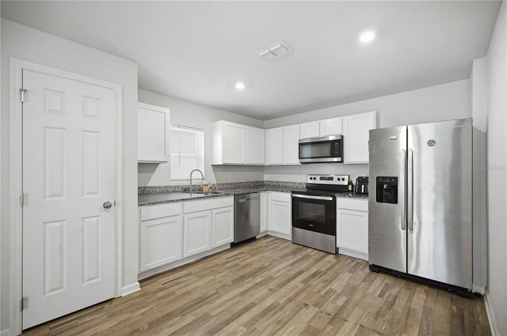 For Sale: $249,900 (3 beds, 2 baths, 1265 Square Feet)