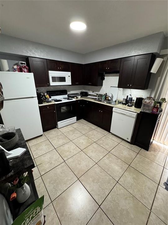For Sale: $77,000 (1 beds, 1 baths, 762 Square Feet)