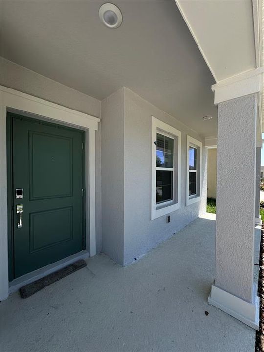 For Rent: $2,690 (5 beds, 2 baths, 2894 Square Feet)