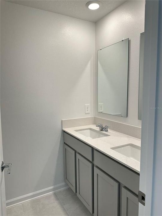 For Rent: $2,690 (5 beds, 2 baths, 2894 Square Feet)
