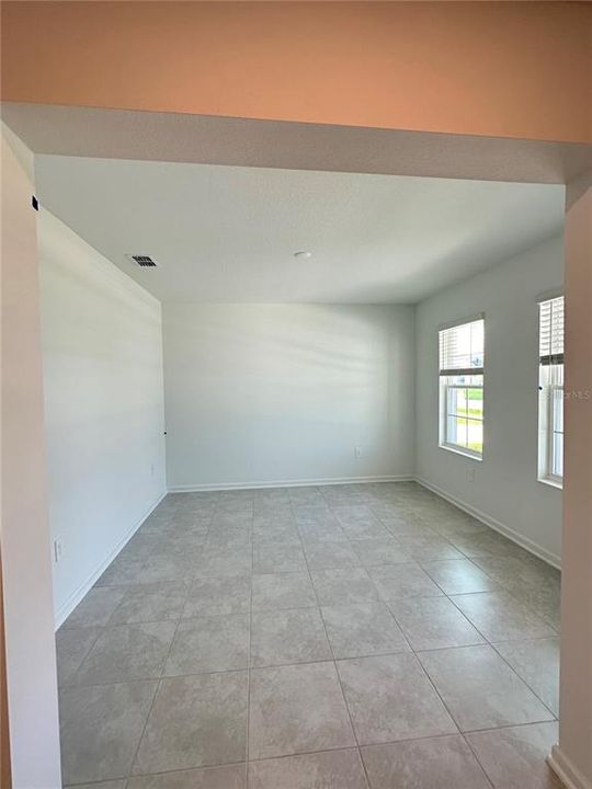 For Rent: $2,690 (5 beds, 2 baths, 2894 Square Feet)
