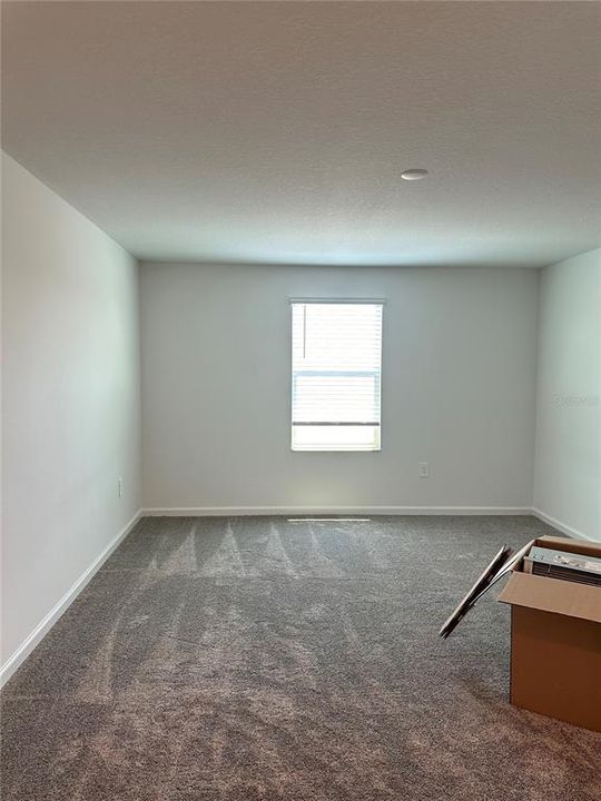 For Rent: $2,690 (5 beds, 2 baths, 2894 Square Feet)
