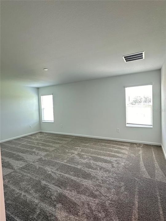 For Rent: $2,690 (5 beds, 2 baths, 2894 Square Feet)