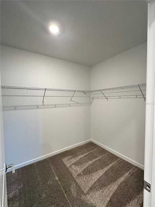 For Rent: $2,690 (5 beds, 2 baths, 2894 Square Feet)