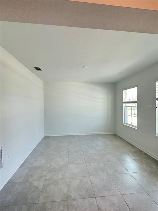 For Rent: $2,690 (5 beds, 2 baths, 2894 Square Feet)
