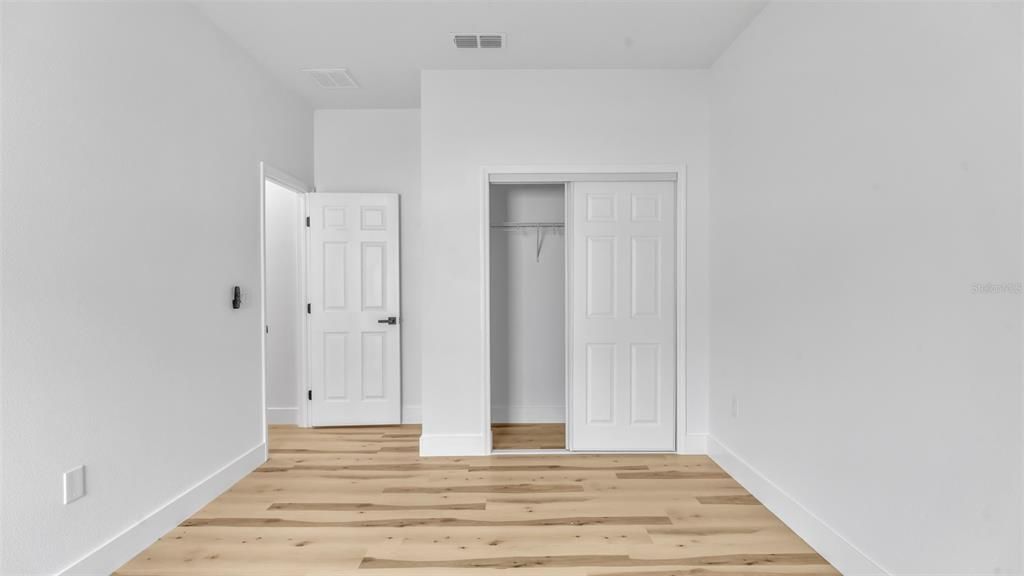 Activo con contrato: $387,997 (4 camas, 2 baños, 2125 Pies cuadrados)