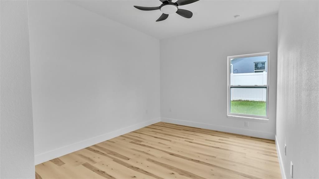 Activo con contrato: $387,997 (4 camas, 2 baños, 2125 Pies cuadrados)