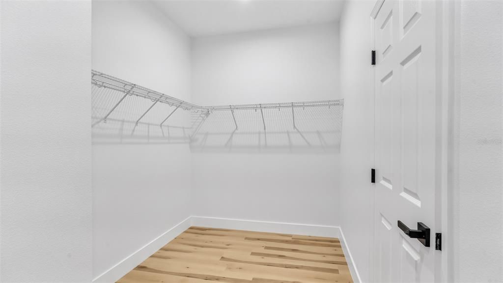 Activo con contrato: $387,997 (4 camas, 2 baños, 2125 Pies cuadrados)