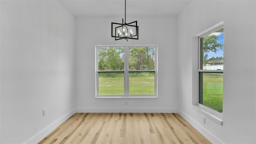 Activo con contrato: $387,997 (4 camas, 2 baños, 2125 Pies cuadrados)