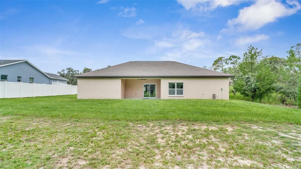 Activo con contrato: $387,997 (4 camas, 2 baños, 2125 Pies cuadrados)