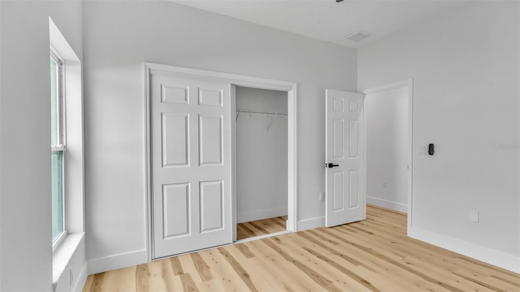 Activo con contrato: $387,997 (4 camas, 2 baños, 2125 Pies cuadrados)