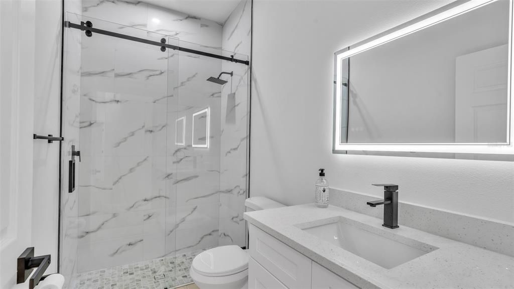 Activo con contrato: $387,997 (4 camas, 2 baños, 2125 Pies cuadrados)