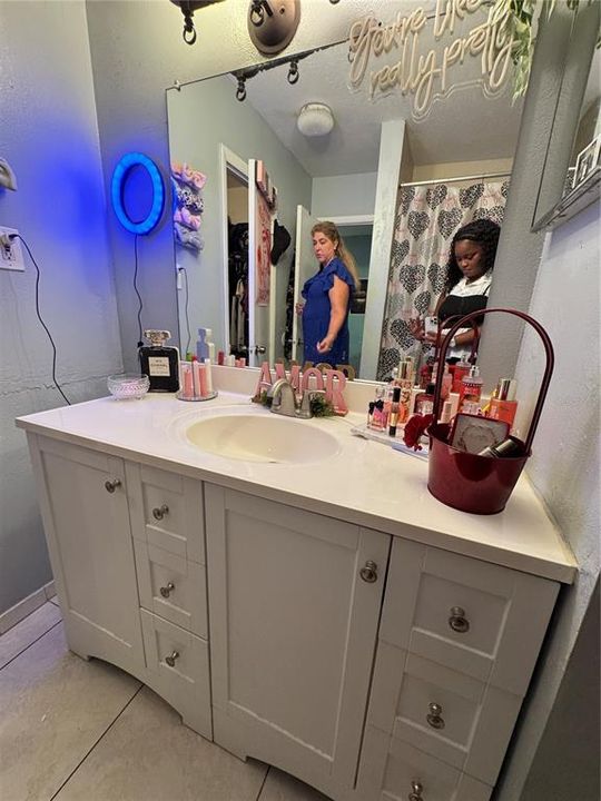 For Sale: $77,000 (1 beds, 1 baths, 762 Square Feet)