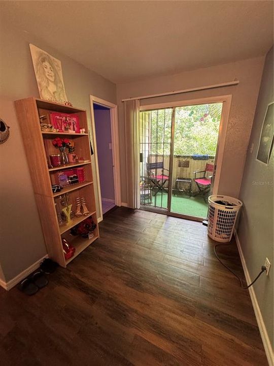 For Sale: $77,000 (1 beds, 1 baths, 762 Square Feet)