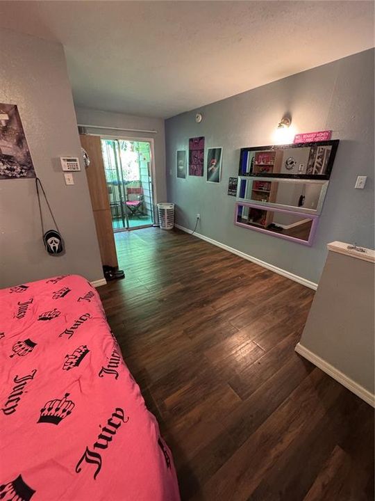 For Sale: $77,000 (1 beds, 1 baths, 762 Square Feet)