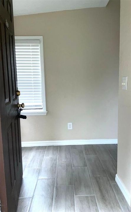 Active With Contract: $148,000 (1 beds, 1 baths, 749 Square Feet)