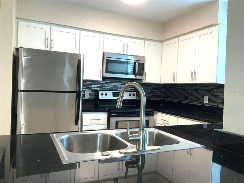 Active With Contract: $148,000 (1 beds, 1 baths, 749 Square Feet)