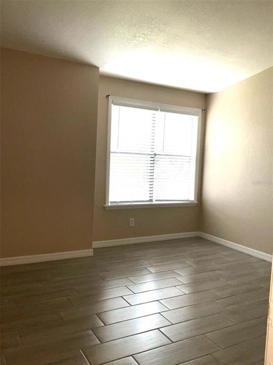 Active With Contract: $148,000 (1 beds, 1 baths, 749 Square Feet)