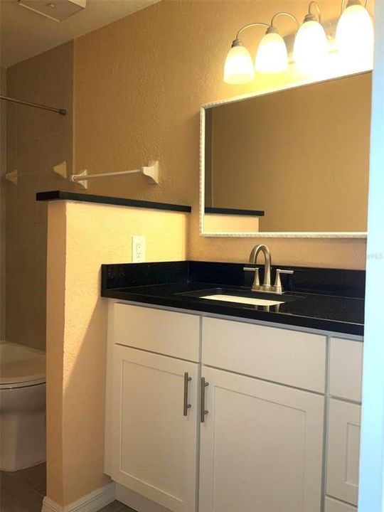 Active With Contract: $148,000 (1 beds, 1 baths, 749 Square Feet)