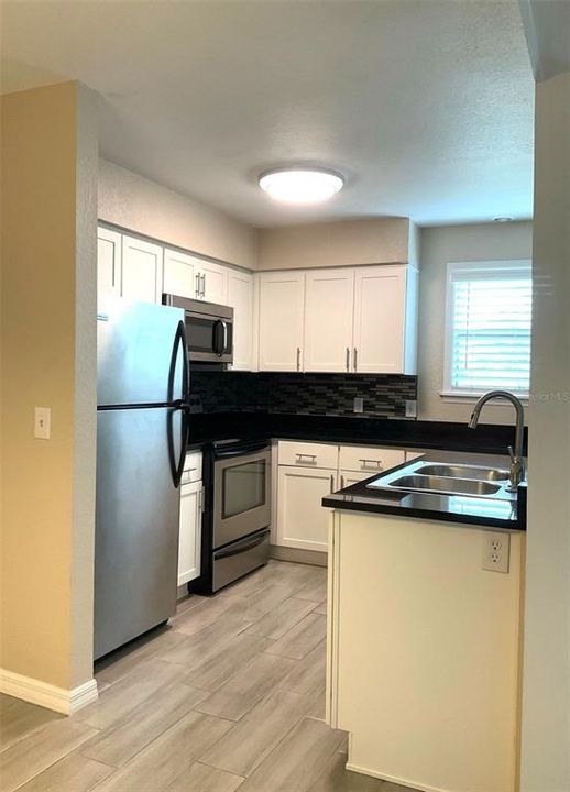 Active With Contract: $148,000 (1 beds, 1 baths, 749 Square Feet)