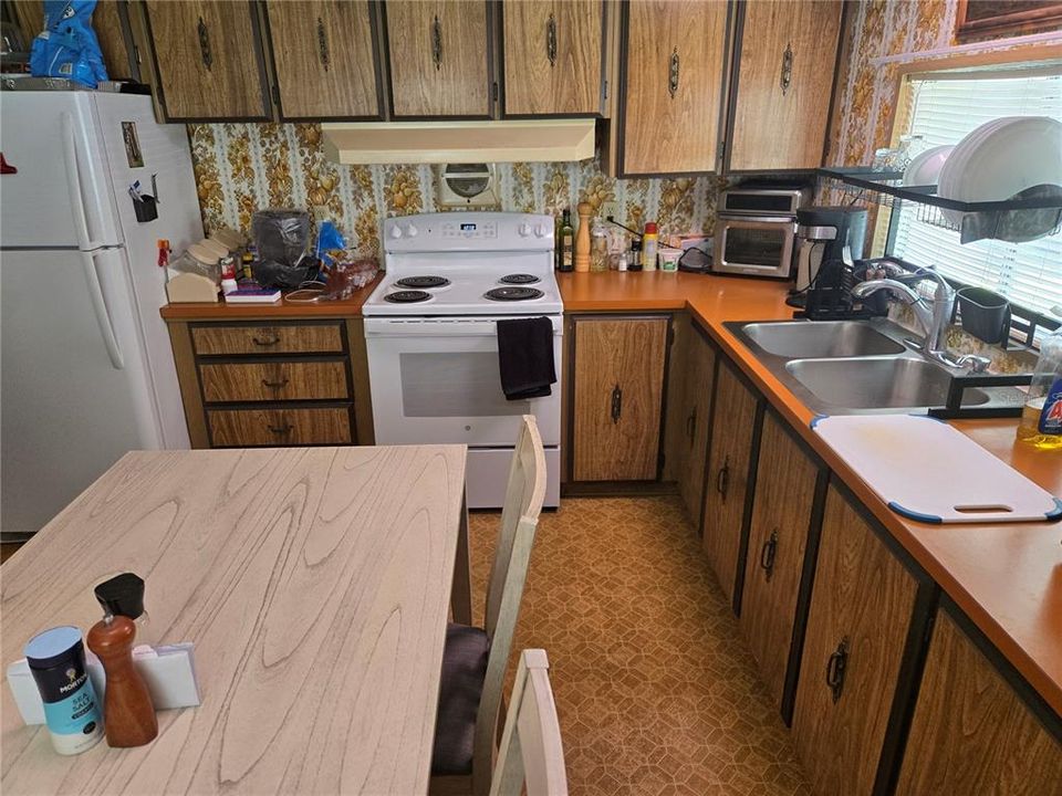 Active With Contract: $107,000 (2 beds, 1 baths, 840 Square Feet)