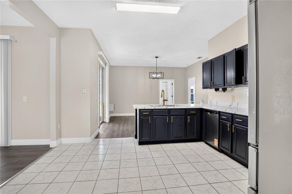 For Rent: $2,200 (4 beds, 2 baths, 1752 Square Feet)
