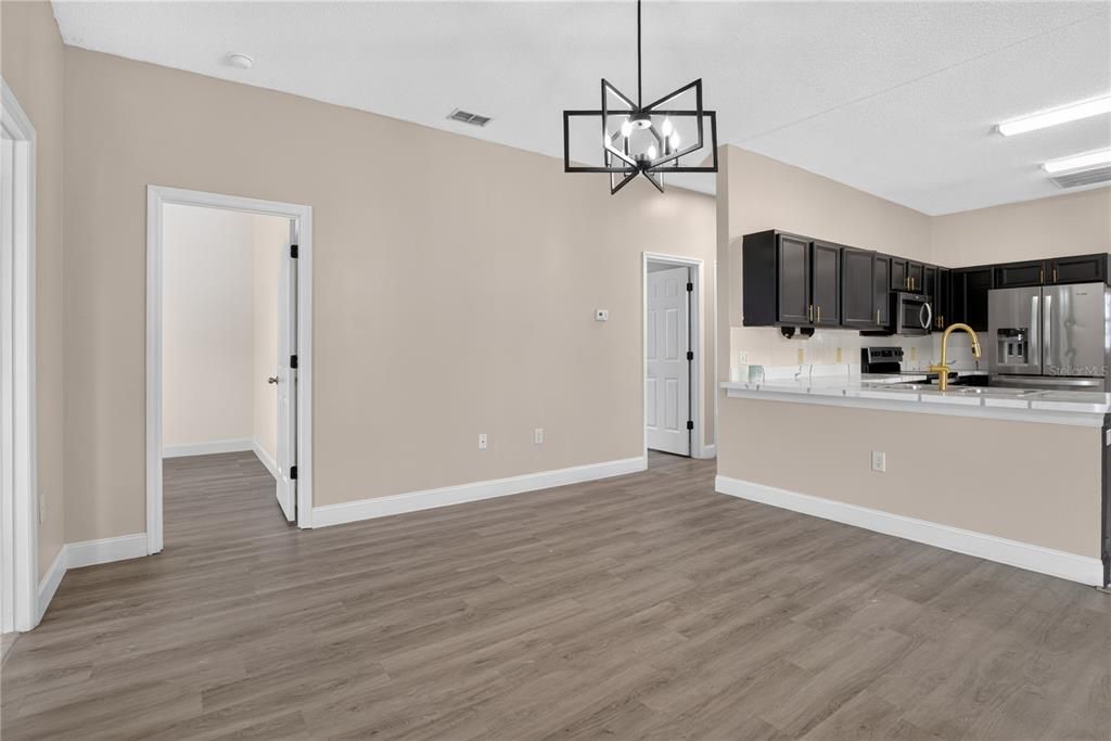 For Rent: $2,200 (4 beds, 2 baths, 1752 Square Feet)