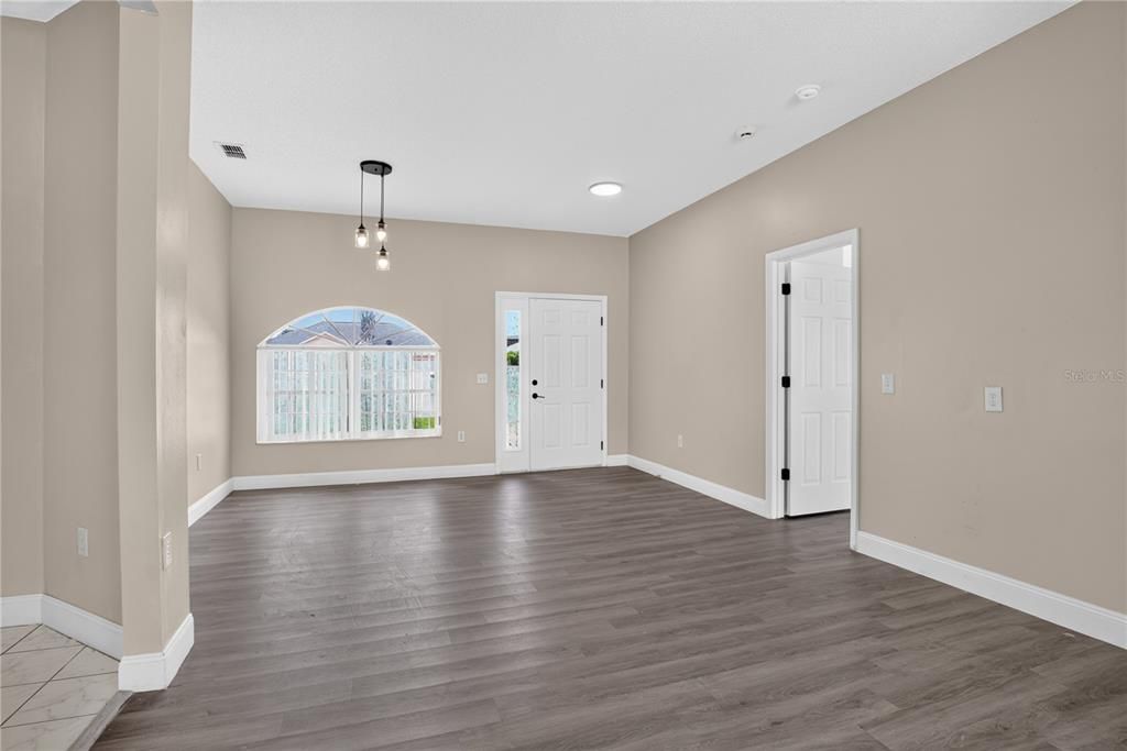 For Rent: $2,200 (4 beds, 2 baths, 1752 Square Feet)