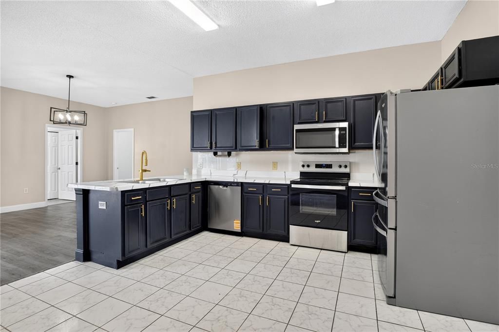 For Rent: $2,200 (4 beds, 2 baths, 1752 Square Feet)
