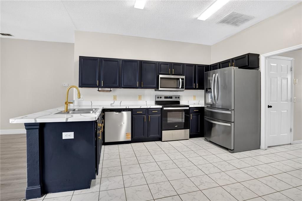 For Rent: $2,200 (4 beds, 2 baths, 1752 Square Feet)