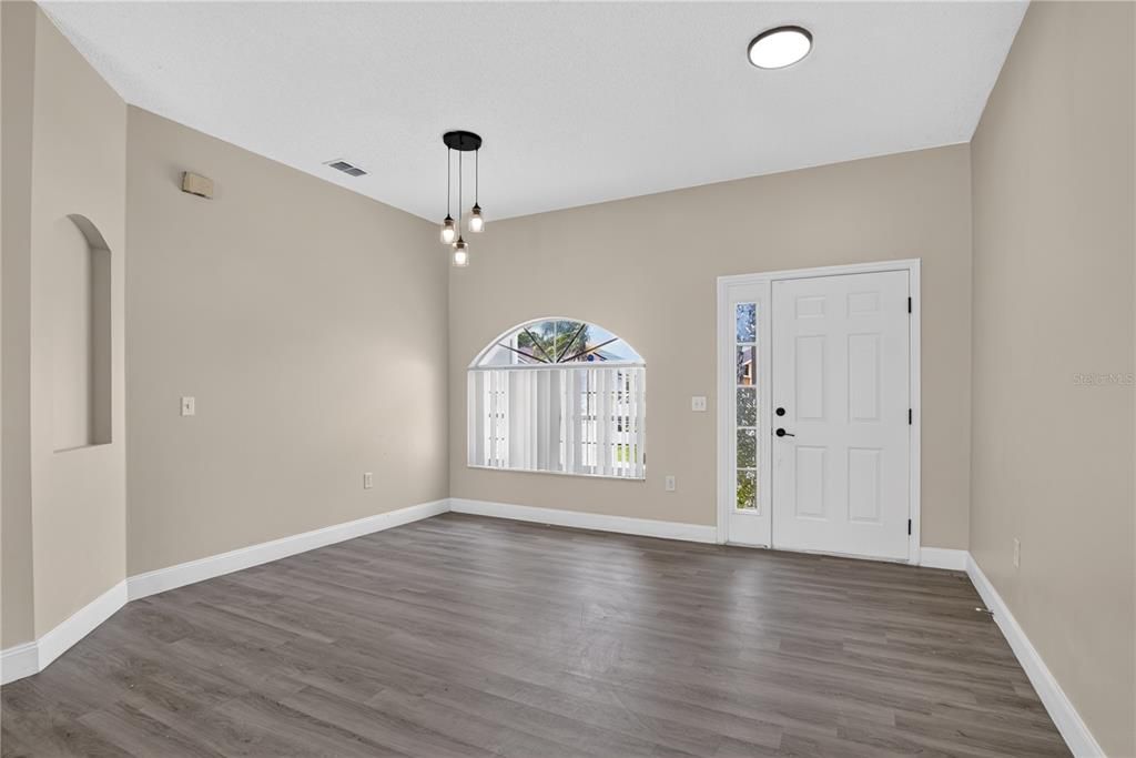 For Rent: $2,200 (4 beds, 2 baths, 1752 Square Feet)