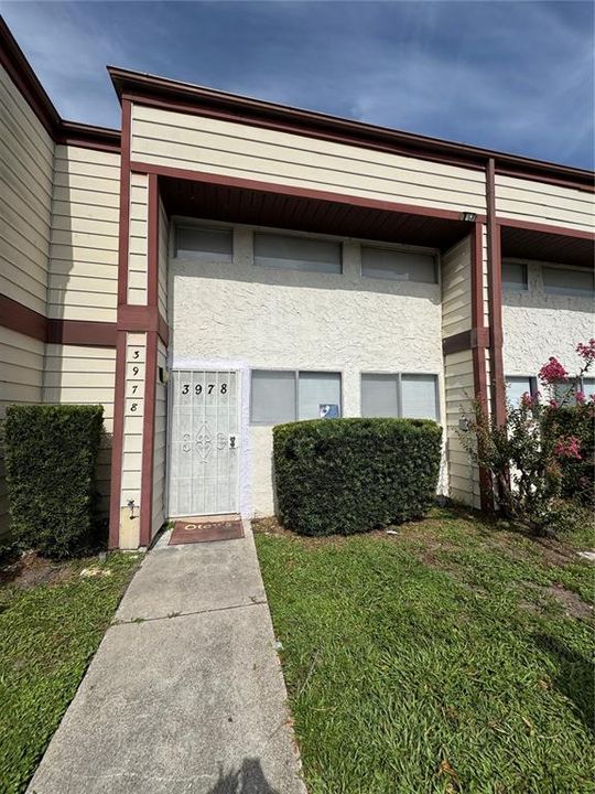 For Sale: $77,000 (1 beds, 1 baths, 762 Square Feet)