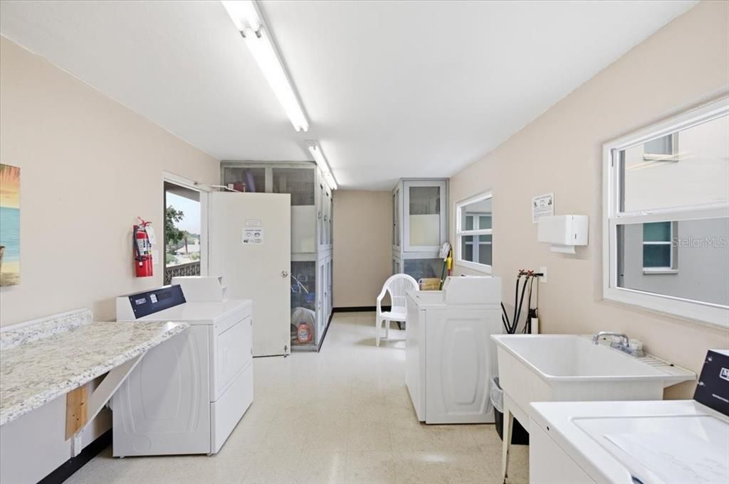 For Sale: $90,000 (1 beds, 1 baths, 513 Square Feet)