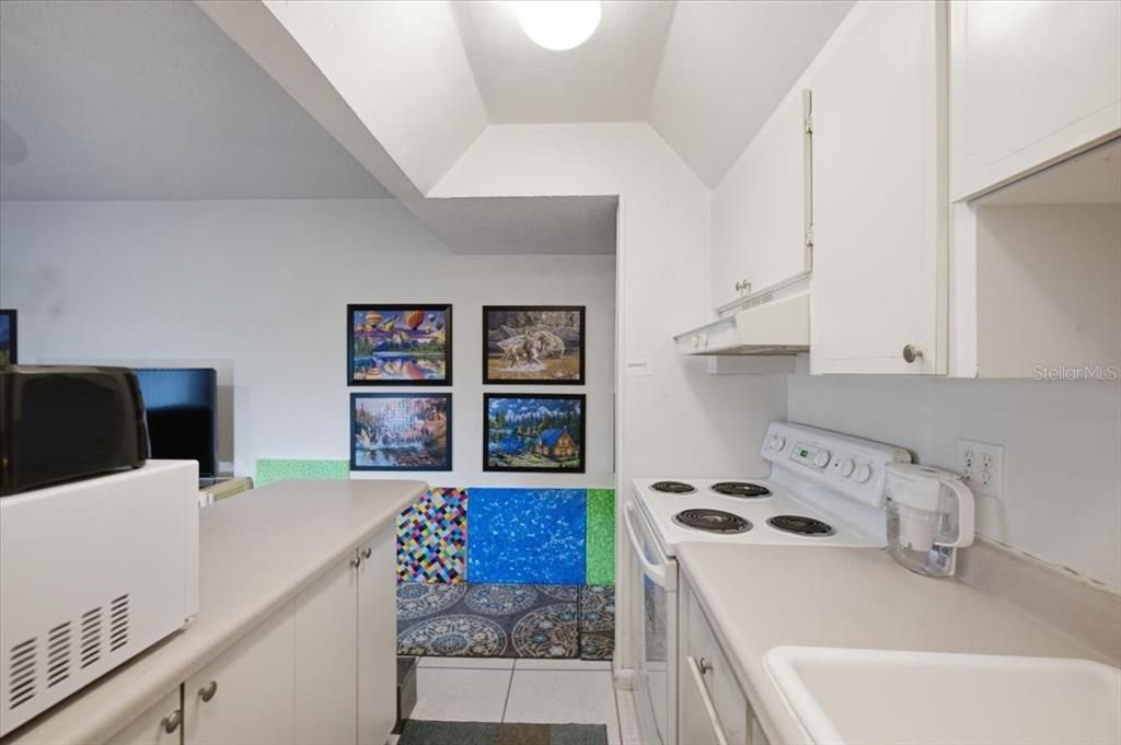 For Sale: $90,000 (1 beds, 1 baths, 513 Square Feet)