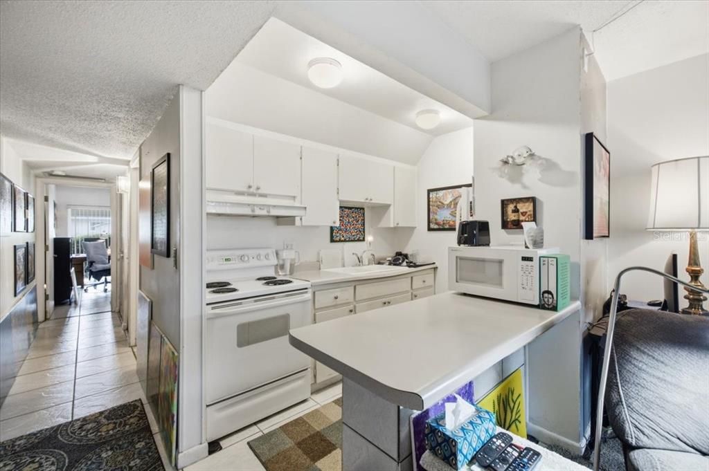 For Sale: $90,000 (1 beds, 1 baths, 513 Square Feet)