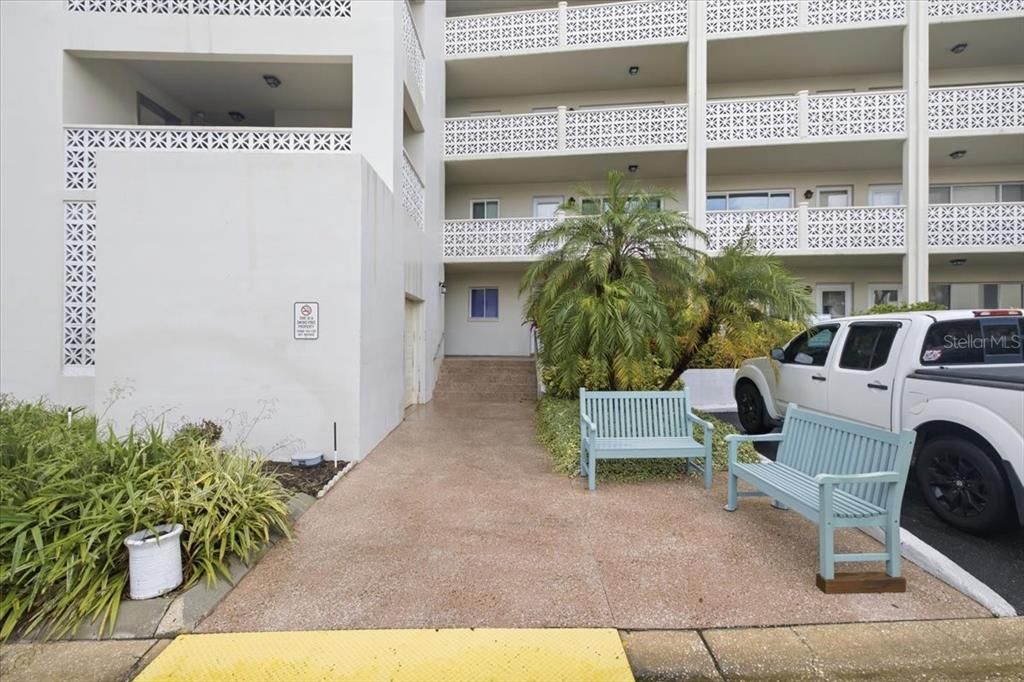 For Sale: $90,000 (1 beds, 1 baths, 513 Square Feet)