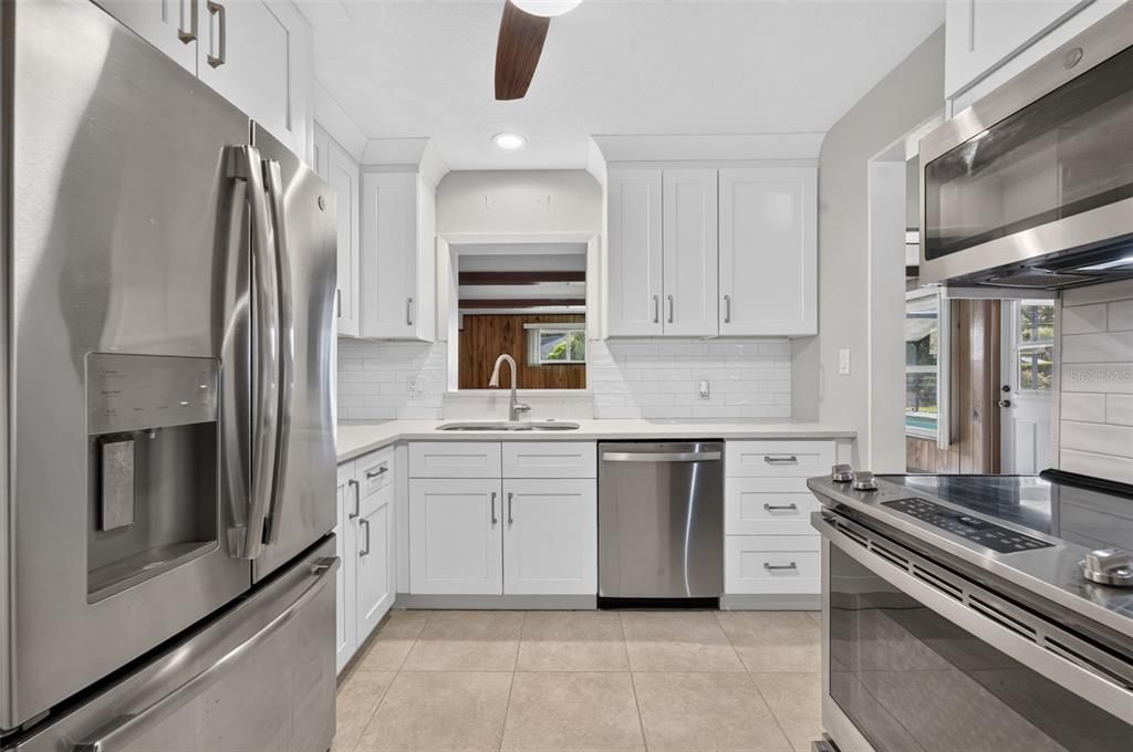 На продажу: $575,000 (4 спален, 2 ванн, 2126 Квадратных фут)