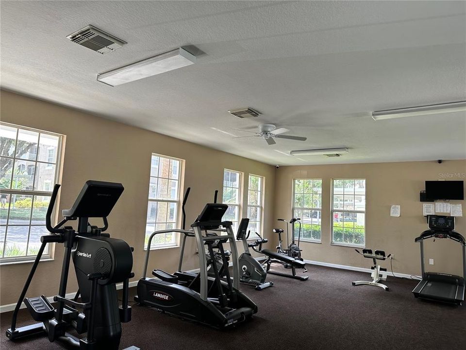 For Sale: $185,000 (2 beds, 2 baths, 1046 Square Feet)