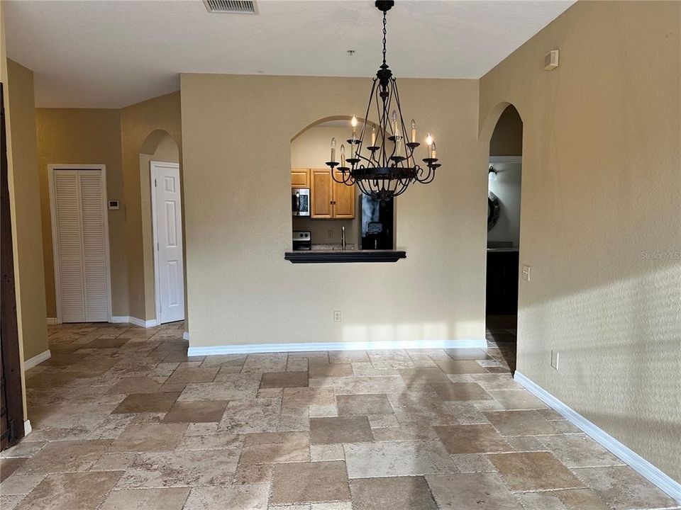 For Sale: $185,000 (2 beds, 2 baths, 1046 Square Feet)