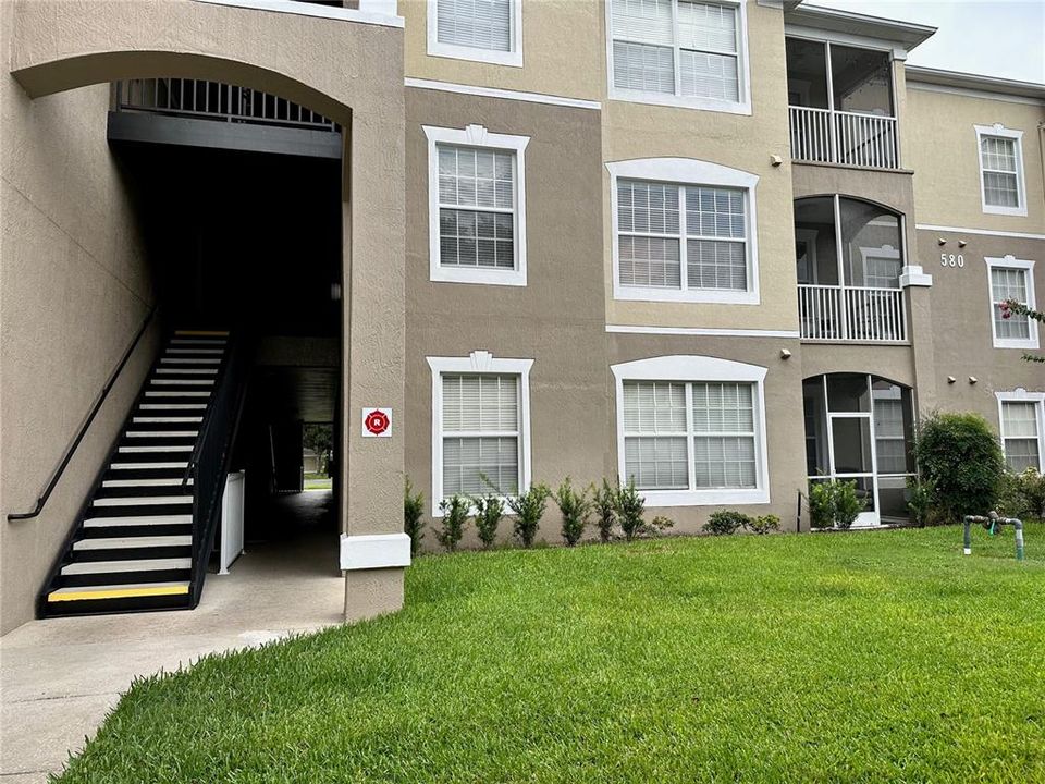 For Sale: $185,000 (2 beds, 2 baths, 1046 Square Feet)