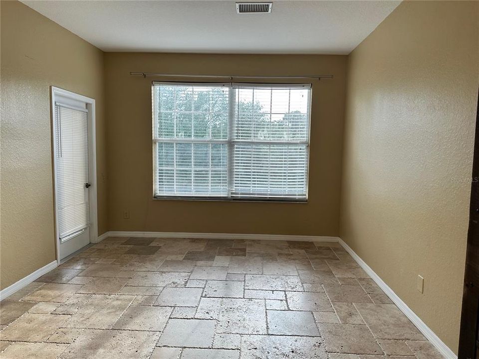 For Sale: $185,000 (2 beds, 2 baths, 1046 Square Feet)