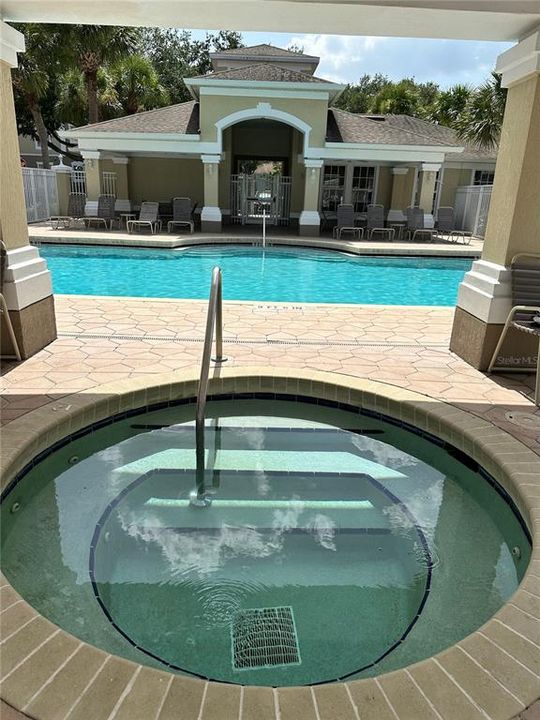 For Sale: $185,000 (2 beds, 2 baths, 1046 Square Feet)