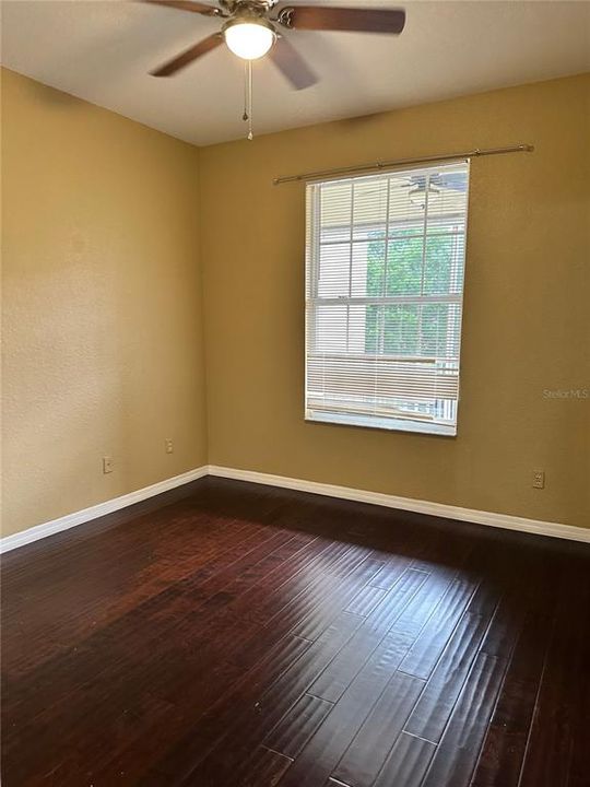 For Sale: $185,000 (2 beds, 2 baths, 1046 Square Feet)